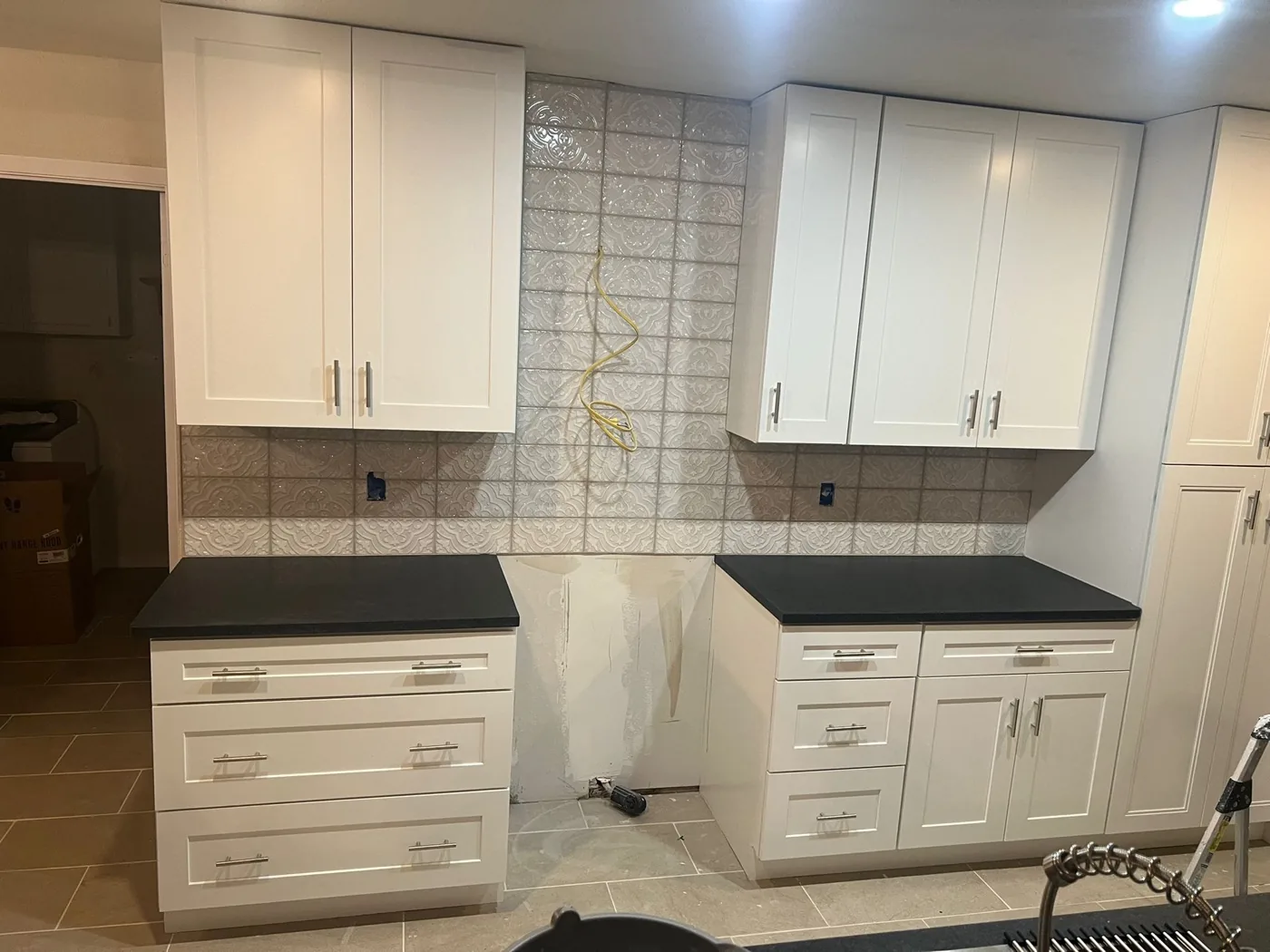 Kitchen cabinets professionally installed by WoodArt Cabinets in a San Antonio home